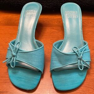 Mootsies Tootsies Blue cloth and bowtie slides